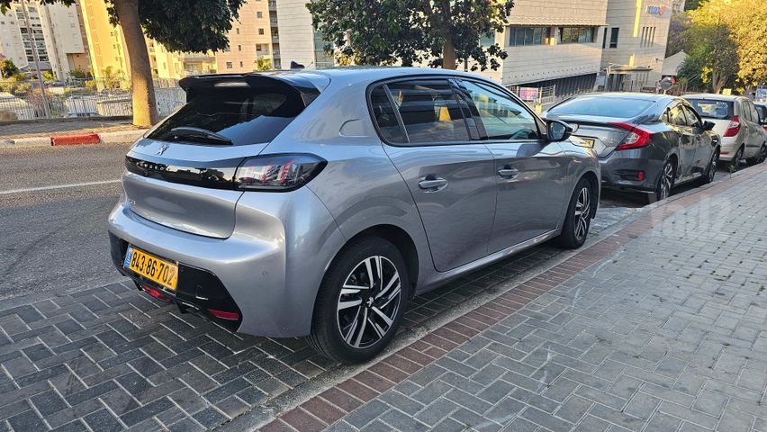 פיג'ו 208