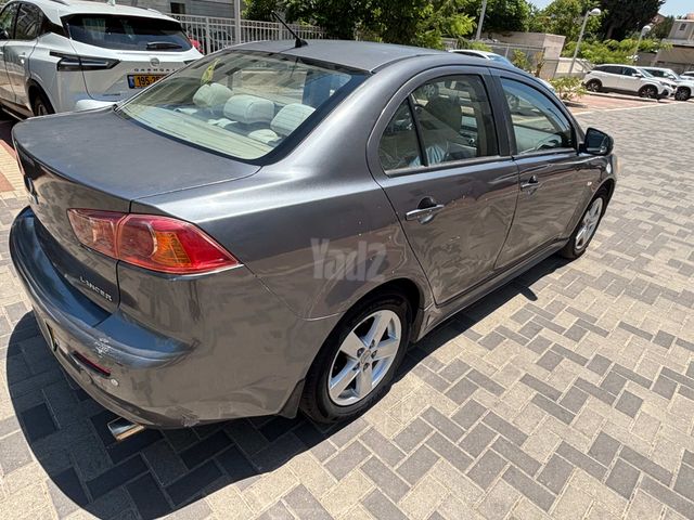 מיצובישי לנסר