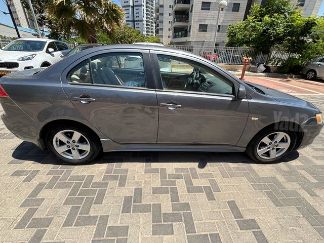 מיצובישי לנסר