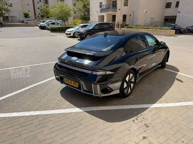 יונדאי איוניק 6