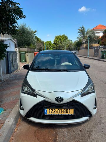 טויוטה יאריס