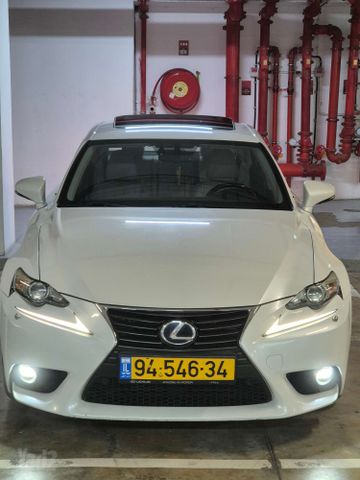 IS Executive 300h היברידי אוט׳ 2.5 (181 כ״ס) [2013-2017]