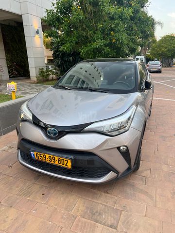 מודעת רכב טויוטה C-HR