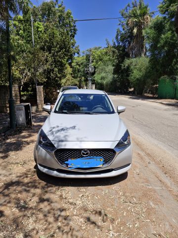 מודעת רכב מאזדה 2