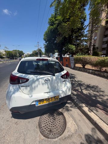 מודעת רכב מאזדה 2