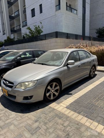 סובארו B4/לגאסי
