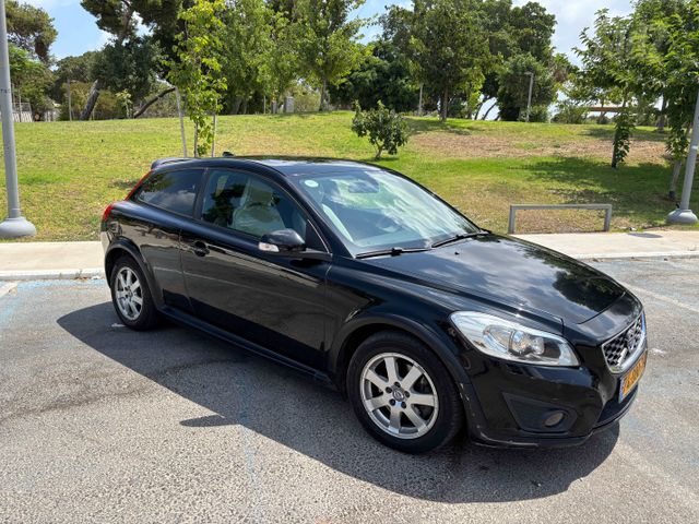 וולוו C30