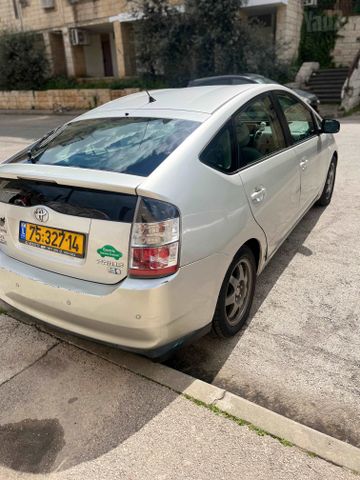 טויוטה פריוס