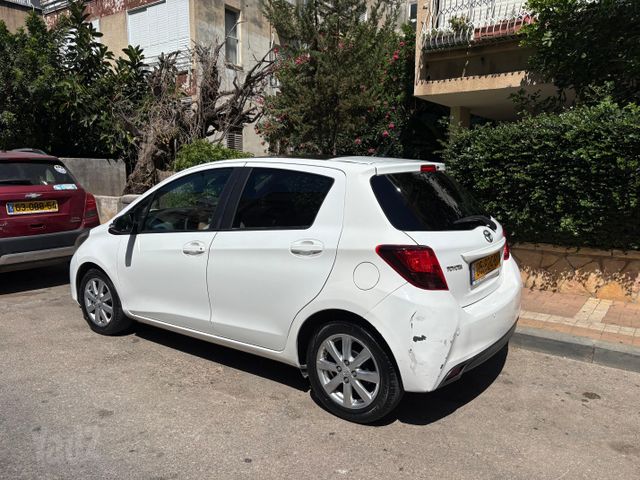 טויוטה יאריס