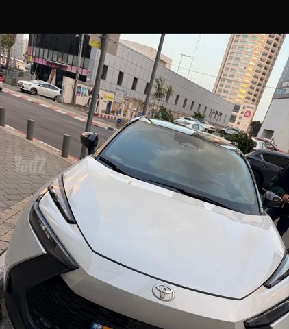 מודעת רכב טויוטה C-HR