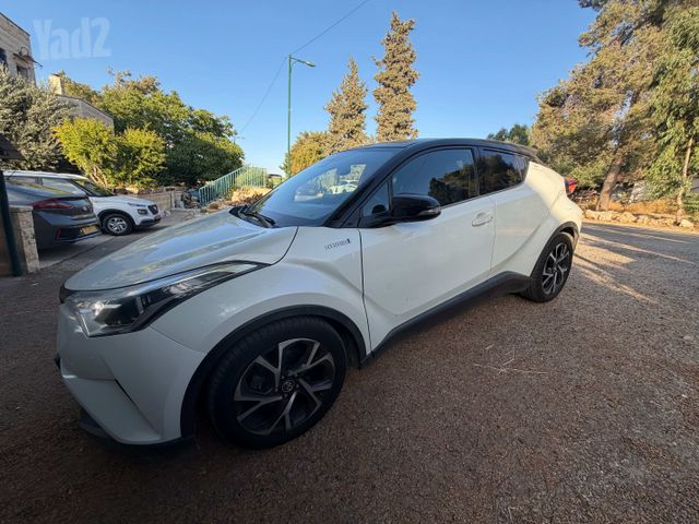 מודעת רכב טויוטה C-HR
