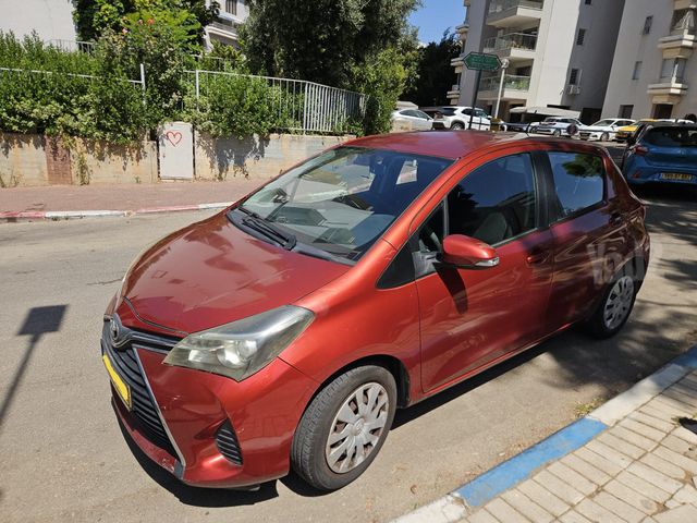 טויוטה יאריס