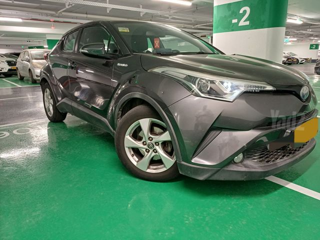 מודעת רכב טויוטה C-HR