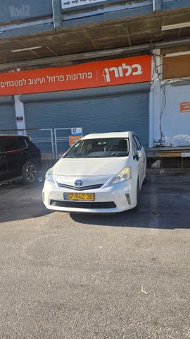 טויוטה פריוס פלוס
