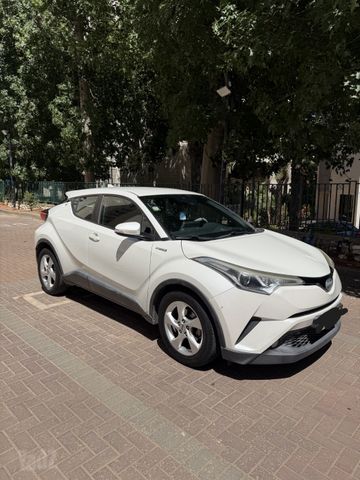 מודעת רכב טויוטה C-HR