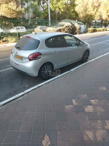פיג'ו 208