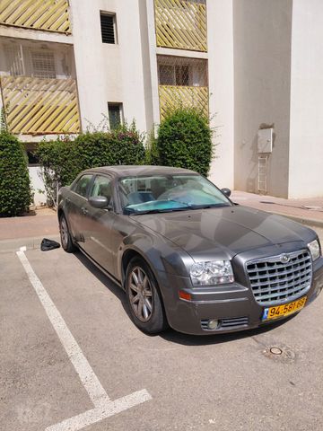 מודעת רכב קרייזלר 300