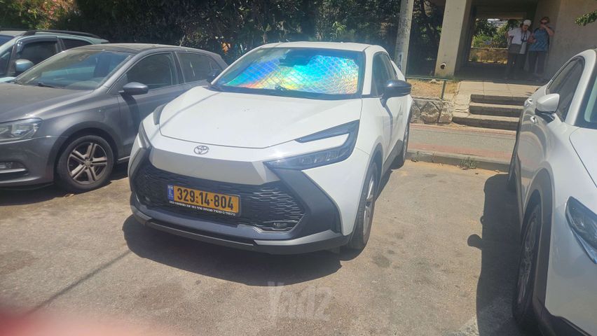 מודעת רכב טויוטה C-HR