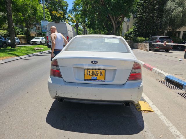 סובארו B4/לגאסי