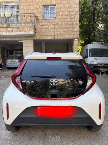 טויוטה אייגו X