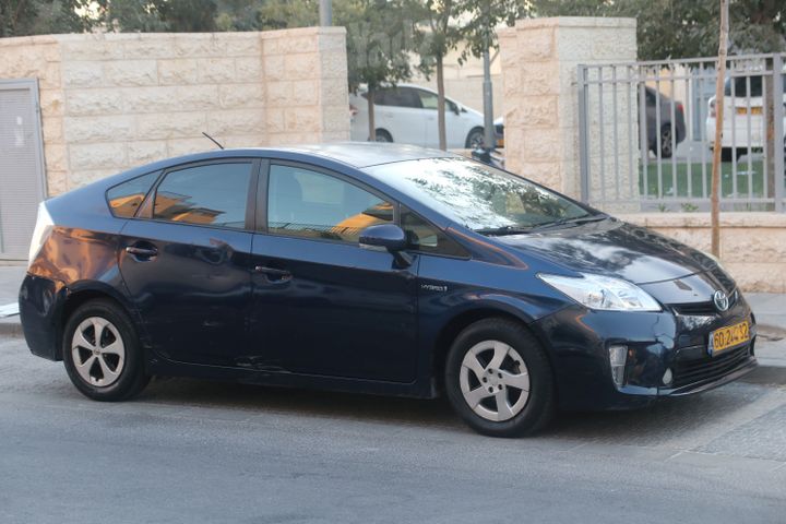 טויוטה פריוס