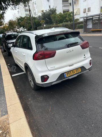 קיה נירו