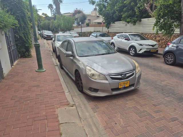 סובארו B4/לגאסי