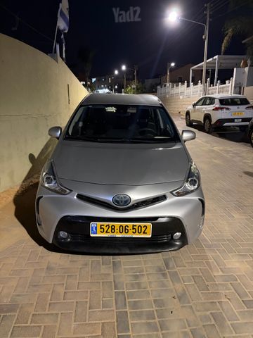 טויוטה פריוס פלוס