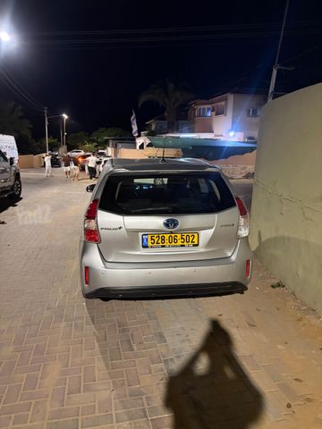 טויוטה פריוס פלוס