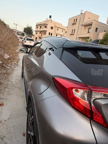 מודעת רכב טויוטה C-HR