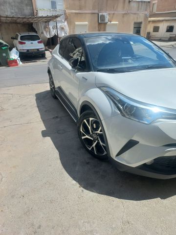 מודעת רכב טויוטה C-HR