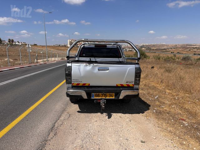 איסוזו די-מקס