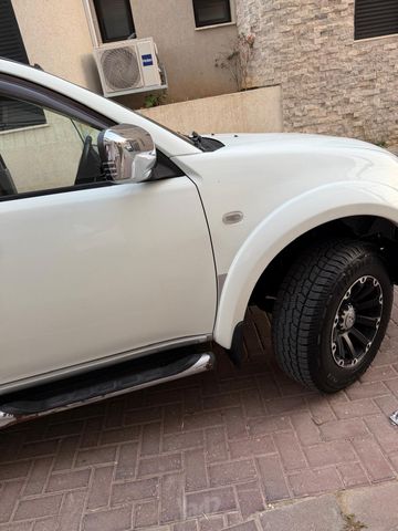 מיצובישי טרייטון / L200