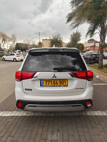 מיצובישי אאוטלנדר
