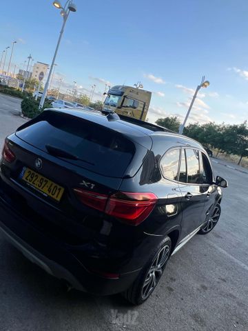 ב מ וו X1