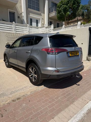 טויוטה RAV4