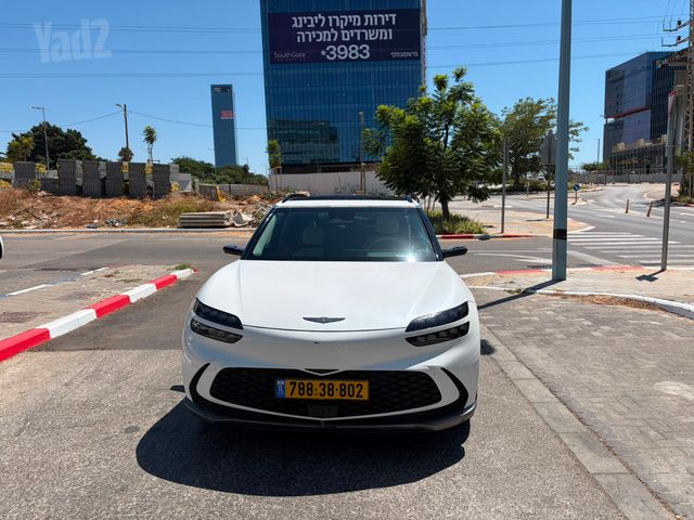 מודעת רכב ג'נסיס GV60