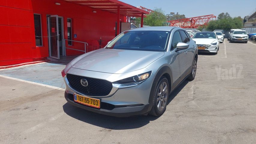 מודעת רכב מאזדה CX-30