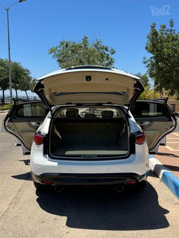 אינפיניטי QX70