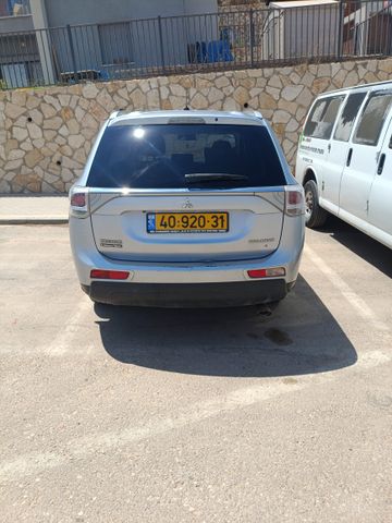 מיצובישי אאוטלנדר