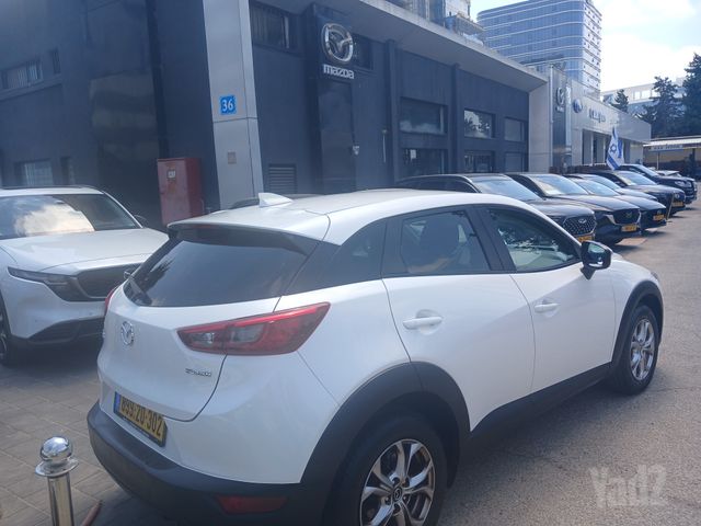 מודעת רכב מאזדה CX-3