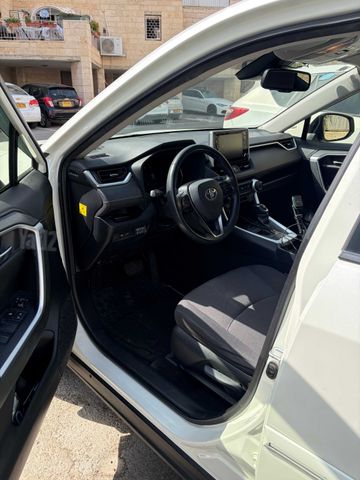 טויוטה RAV4