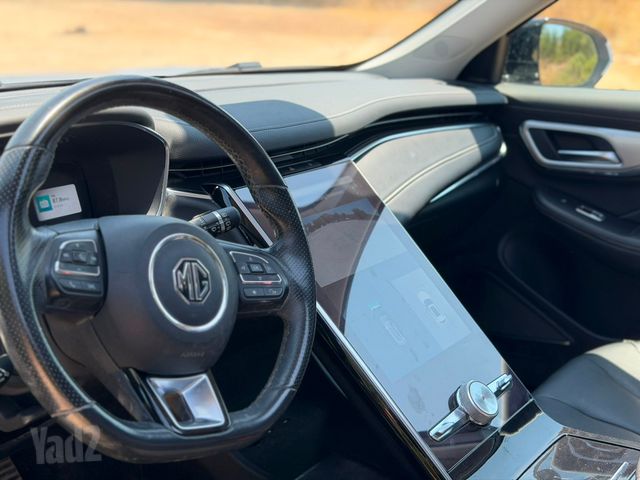 אם ג'י מארוול R