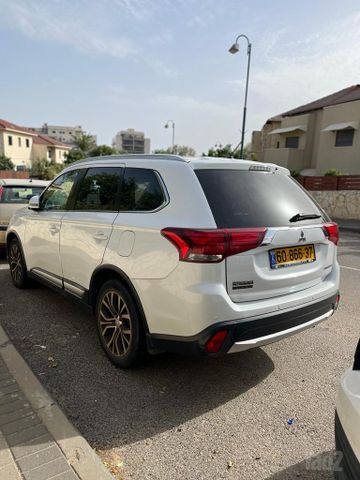 מיצובישי אאוטלנדר