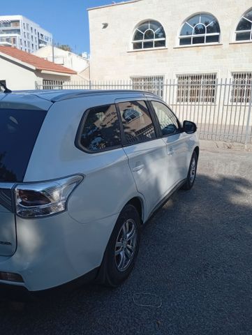 מיצובישי אאוטלנדר