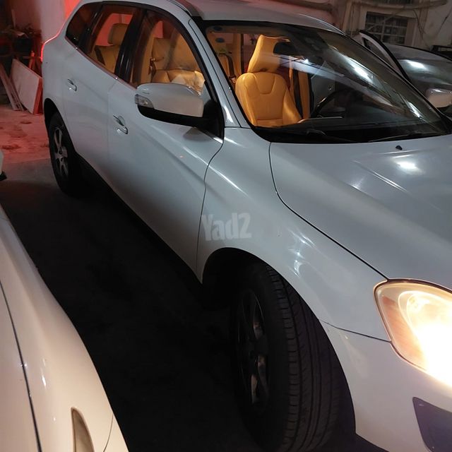 XC60 4X2 Kinetic אוט׳ בנזין 2.0 (240 כ״ס)