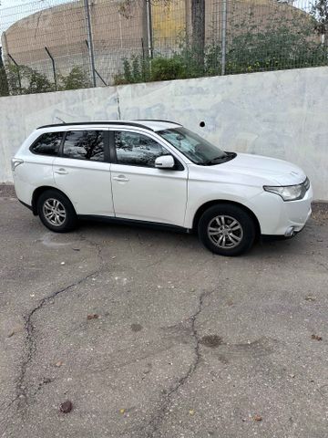 מיצובישי אאוטלנדר