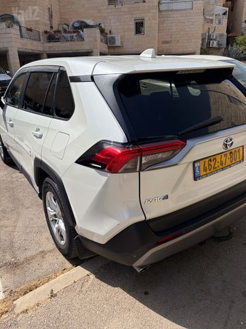 טויוטה RAV4