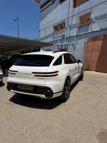 ג'נסיס GV70