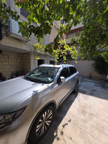 מיצובישי אאוטלנדר